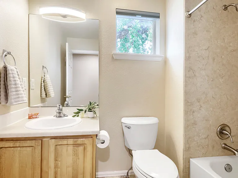 Secondary full bath