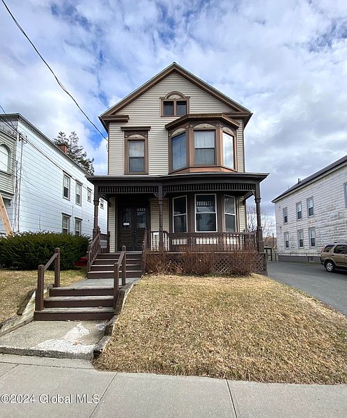 3rd image of 1384 3rd Street