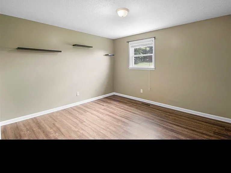 5759 Burkesville Rd — Photo 5