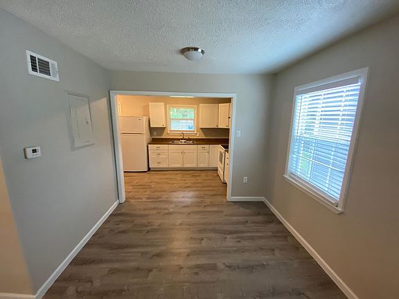 4th image of 10415 Sylvia Dr