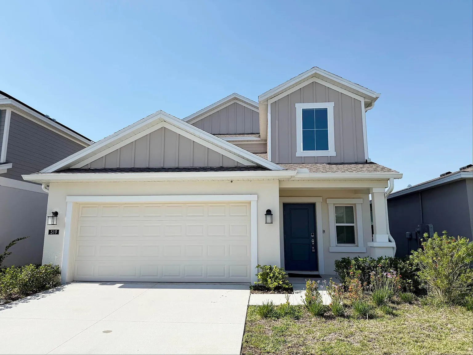 5 bed, 2.5 bath, 2430 sqft, $2,400 — Photo 3