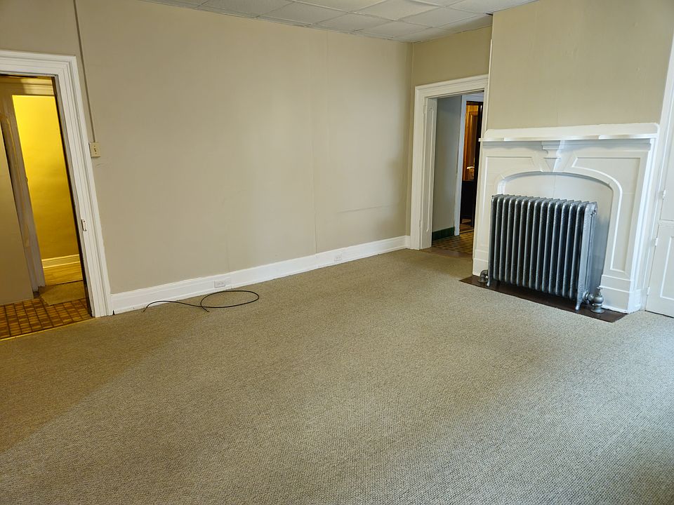 Huge Bedroom w/New Carpeting