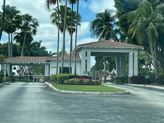 3rd image of 6431 NW 112th Pl