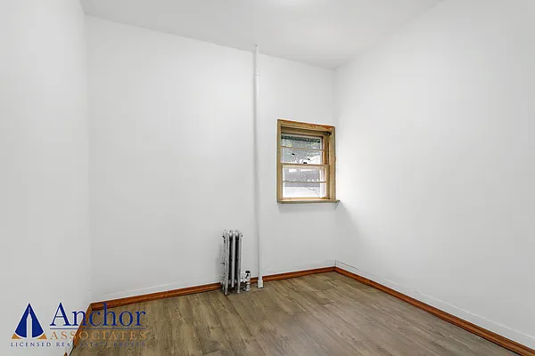 Rented by Anchor Associates | media 8