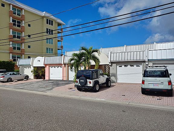 4th image of 716 Bayway Blvd Unit 4