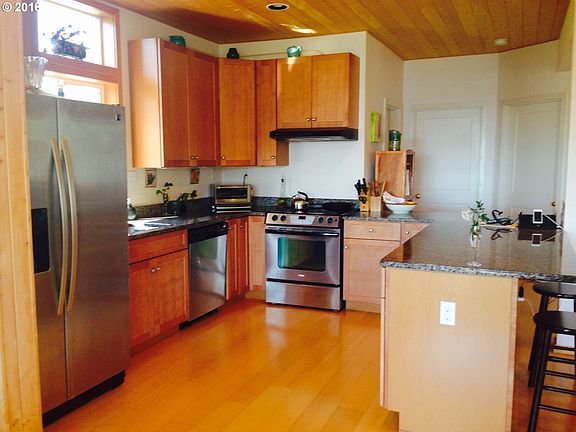 2nd image of 1221 Lakeshore Dr
