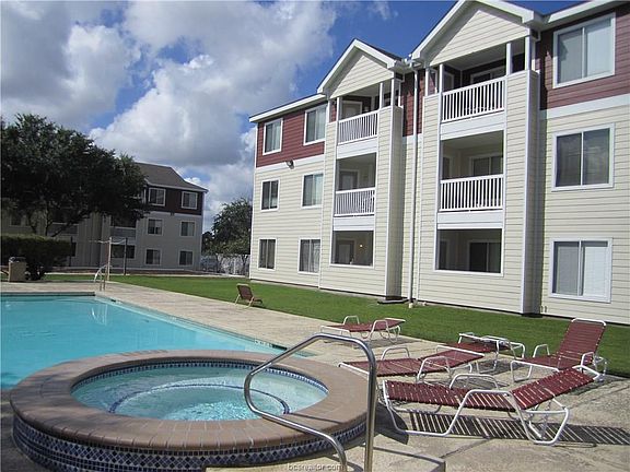 3rd image of 517 Southwest Pkwy APT 203