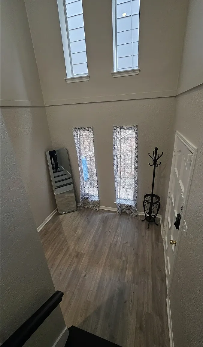 712 Snead Ct — Photo 3