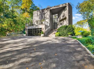 210 Red Fox Rd, Stamford, CT 06903