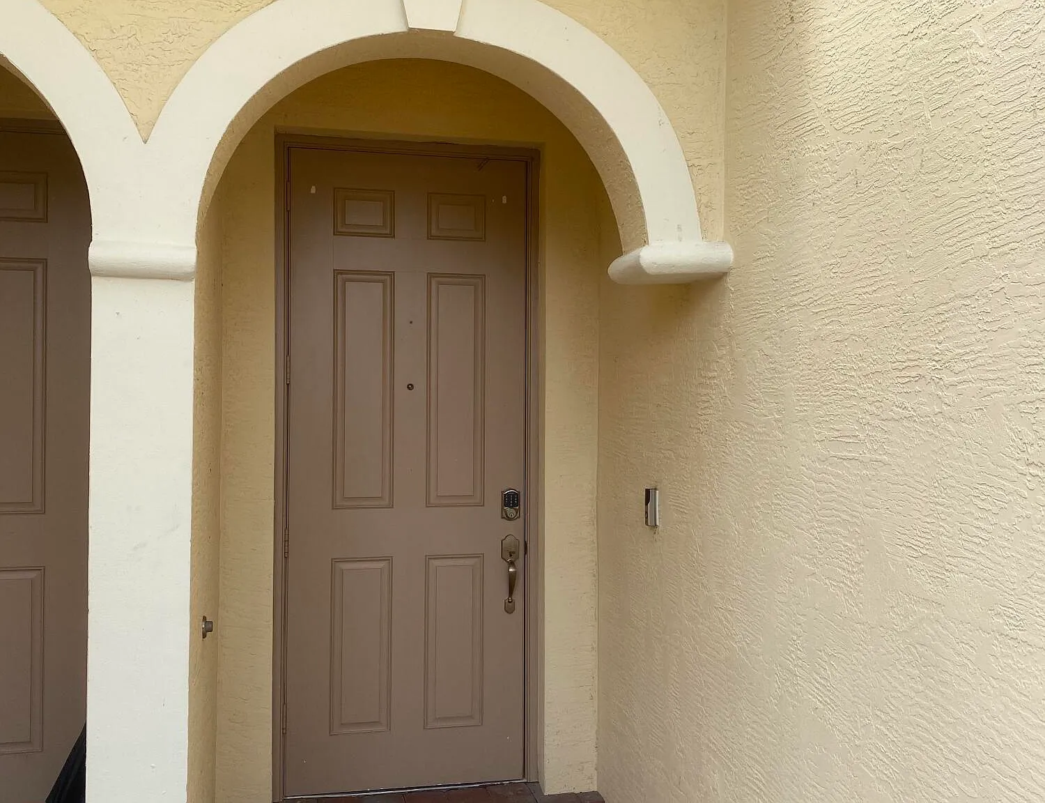 3 bed, 2.5 bath, 1614 sqft, $2,400 — Photo 3