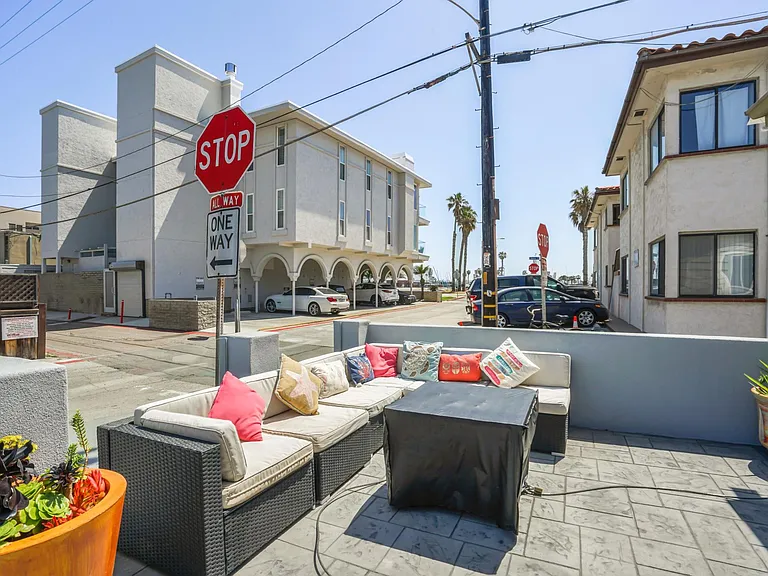 815 El Carmel Pl — Photo 4