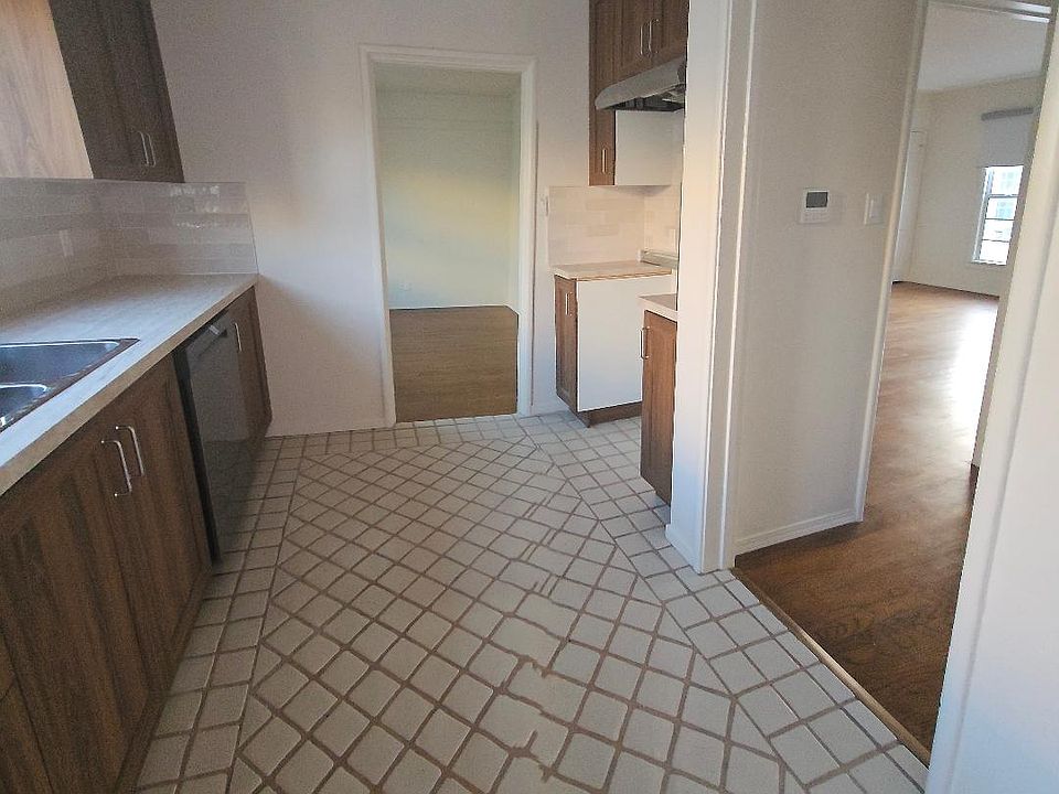 1st image of 749 E Doran St #1/2