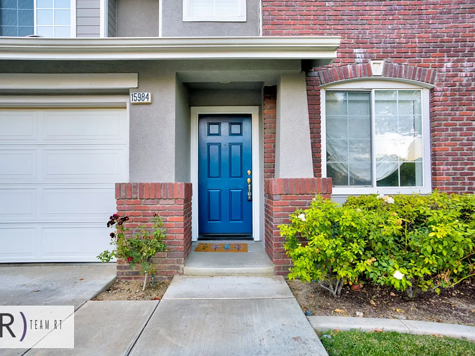 15984 Paul Ct