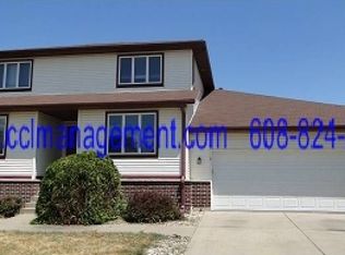 2910 Brian Ln, Madison, WI 53711