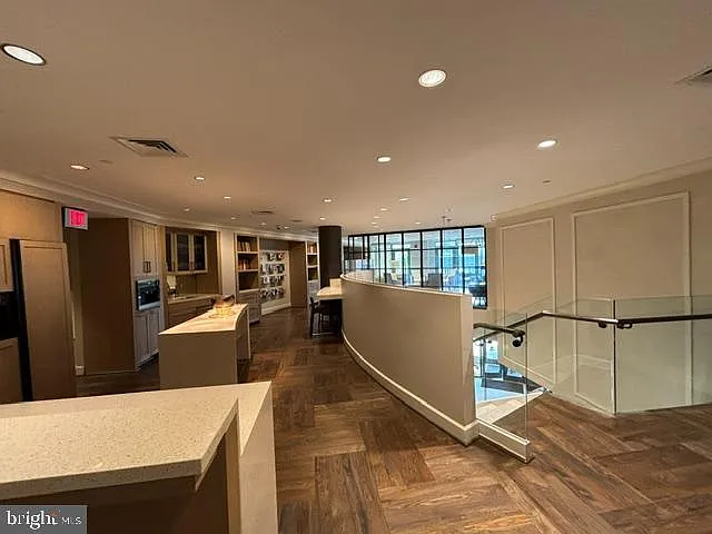 7171 Woodmont Ave #806 — Photo 30