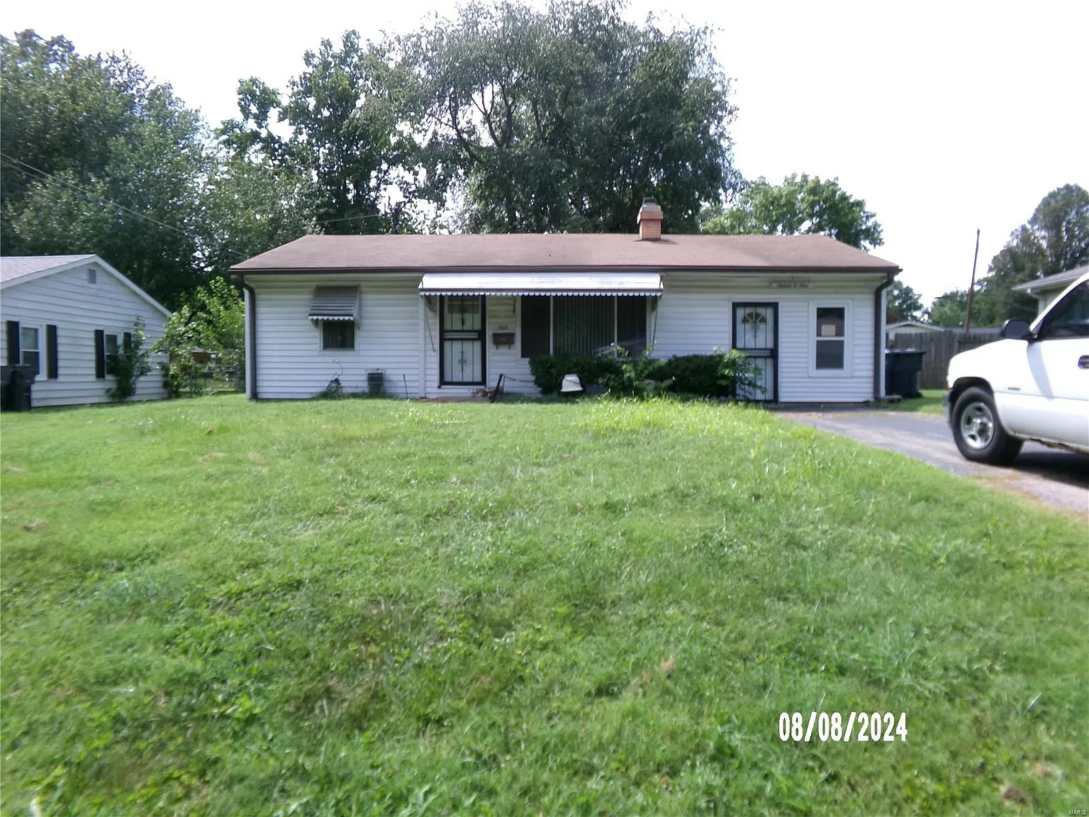 1609 Foster Dr photo 1