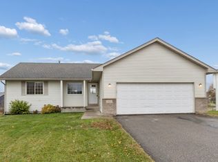 110 Summerfield Dr, Waverly, MN 55390