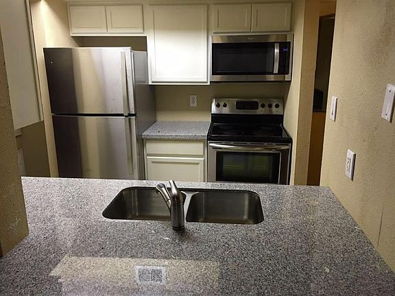 4th image of 766 Memorial Mews St APT B