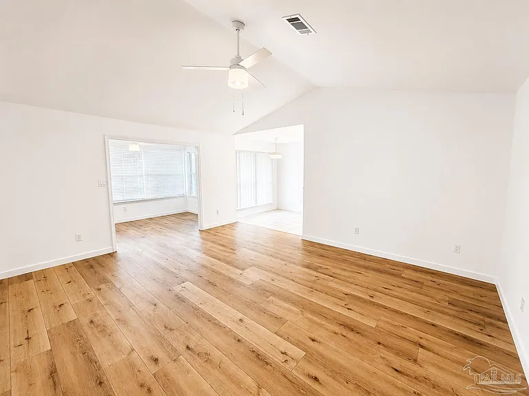 315 Mirabelle Dr — Photo 5