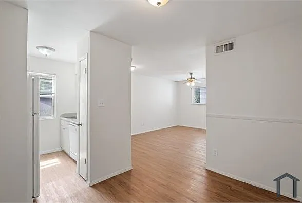 Studio, 400 sqft, $799 — Photo 4