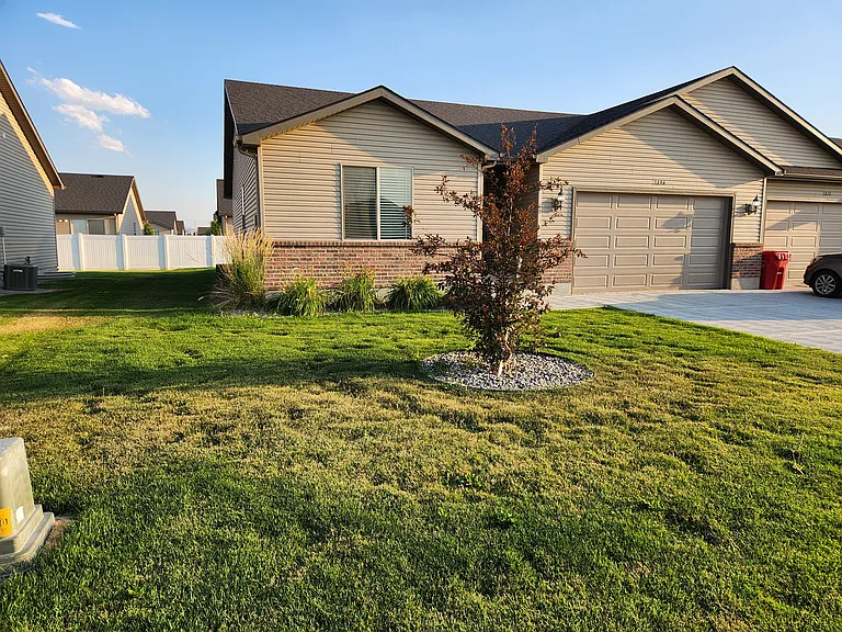 3894 E Chalet Dr — Photo 2
