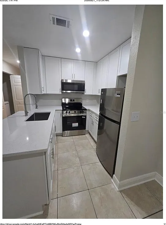 2 bed, 1.0 bath, 3456 sqft, $1,400 — Photo 3