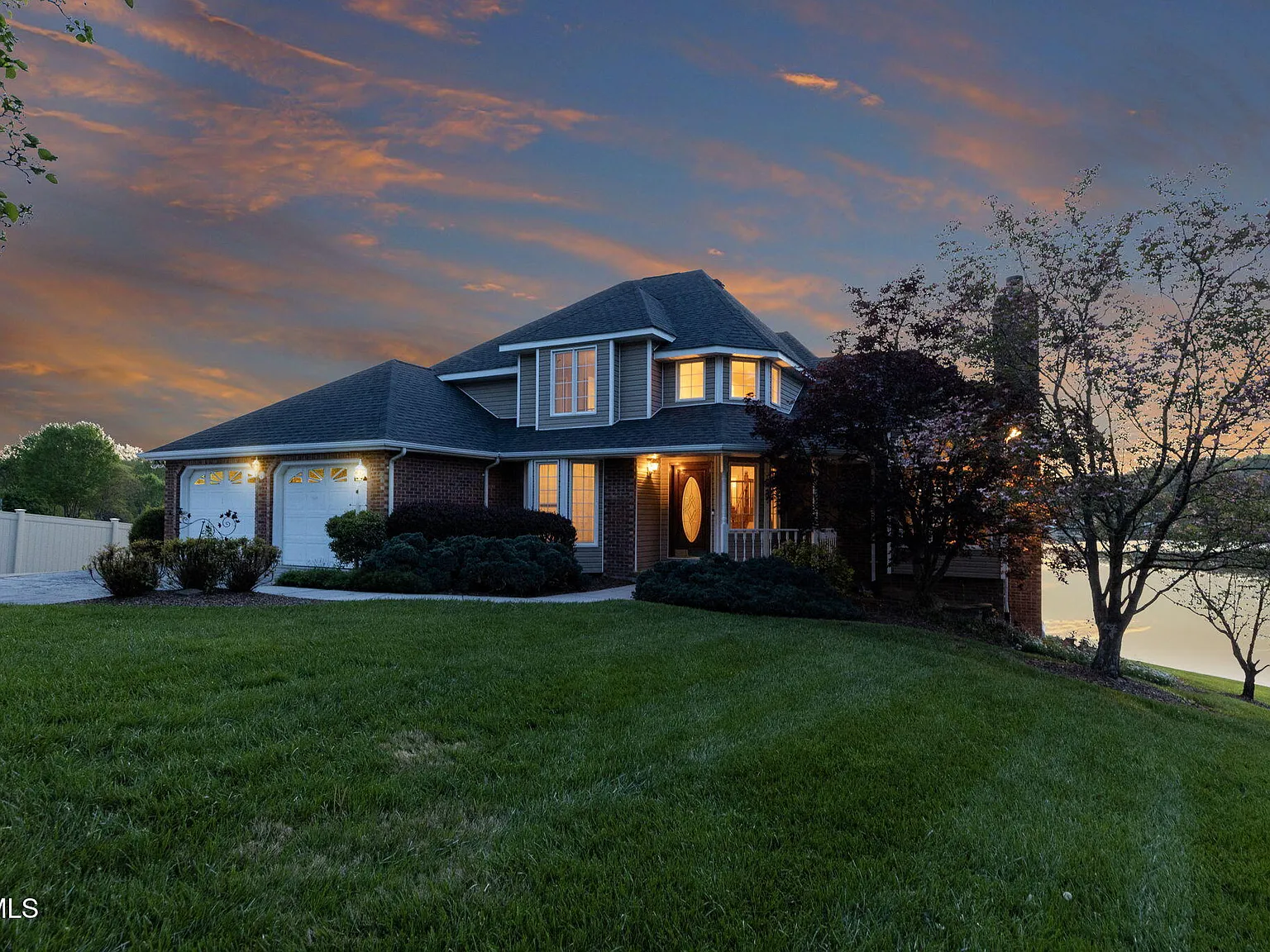 3 bed, 3.5 bath, 3326 sqft, $4,500 — Photo 4