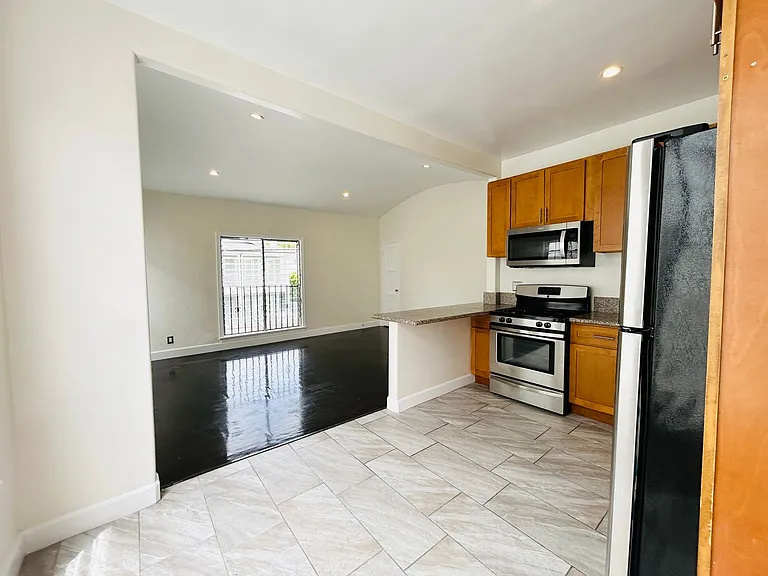 215 S Elm Dr — Photo 7