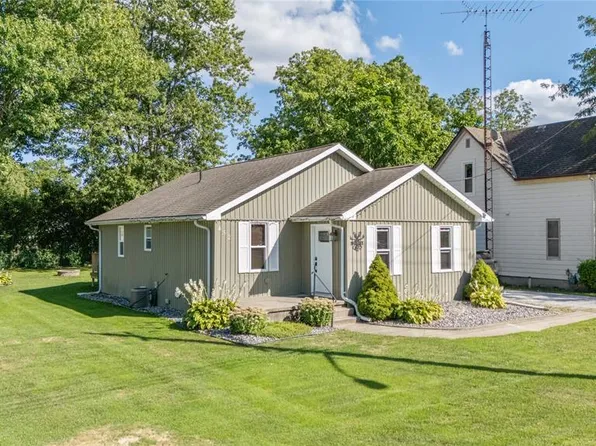 452 Maude St, Petrolia, ON N0N 1R0