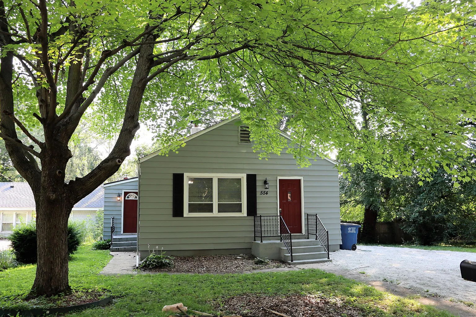 554 Circle Dr photo 1