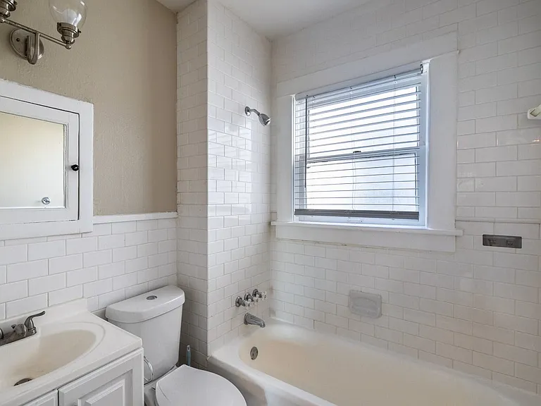 301-311 W Leuda St #301A — Photo 3