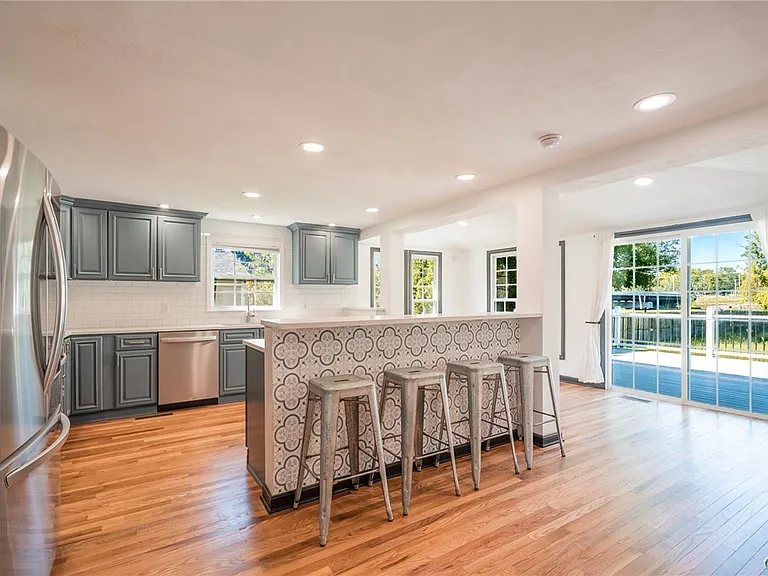 8403 Gaskin Rd — Photo 8