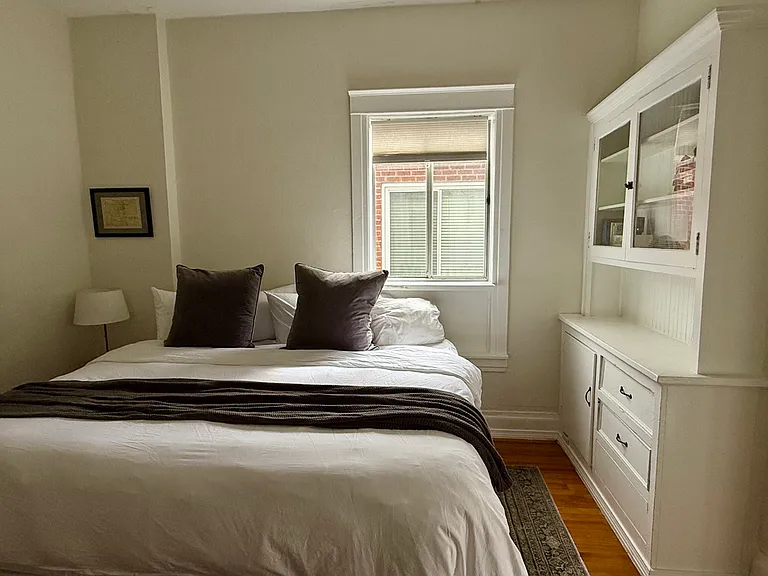 1573 N Hooker St — Photo 14