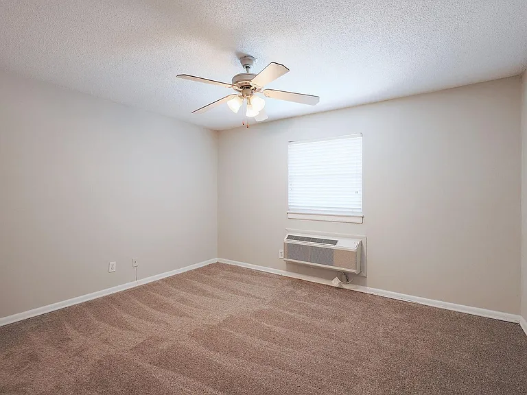 Hampton Hall | Comfort, Convenience, & Community All In One — Photo 53