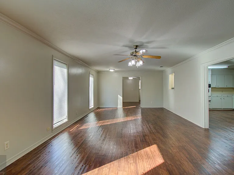 1021 Willow Dr — Photo 9