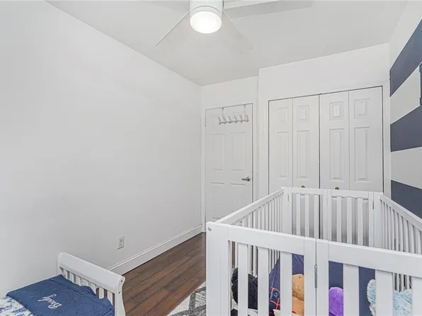 69 Rolling Hill Green image 15 of 30