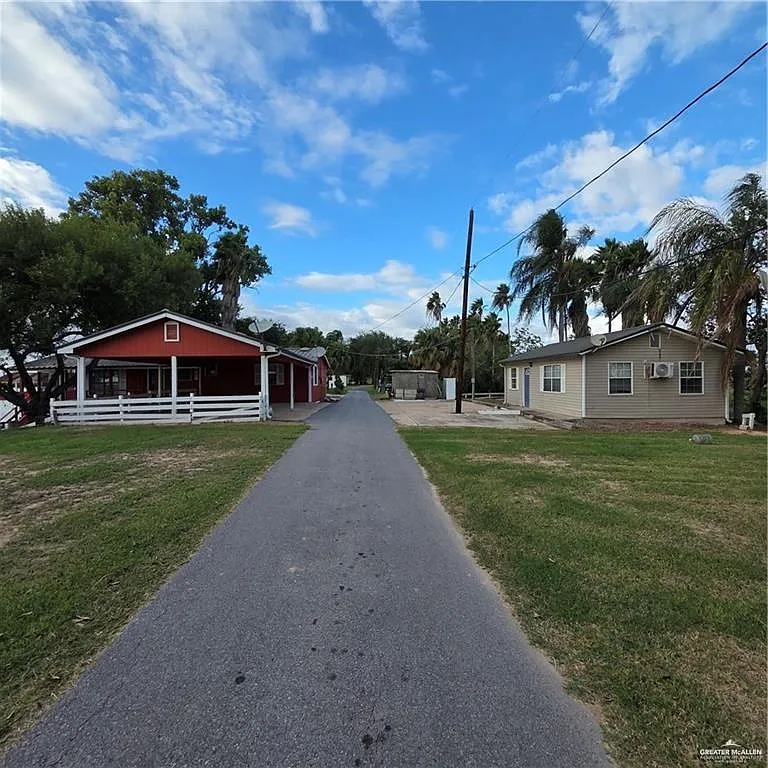 3 bed, 3.0 bath, 2820 sqft, $1,600 — Photo 4