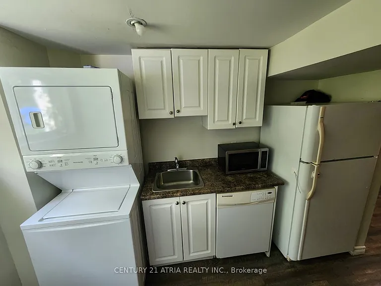 76 Bernick Dr #LOWER — Photo 6