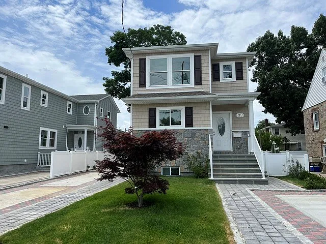 3 bed, 2.5 bath, 1300 sqft, $4,700 — Photo 2
