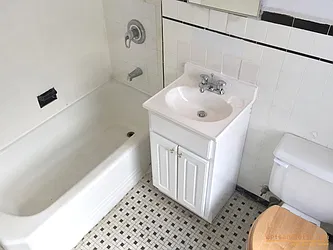 Rented by aptsandlofts.com