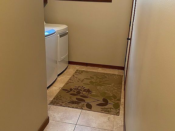Laundry room/hallway