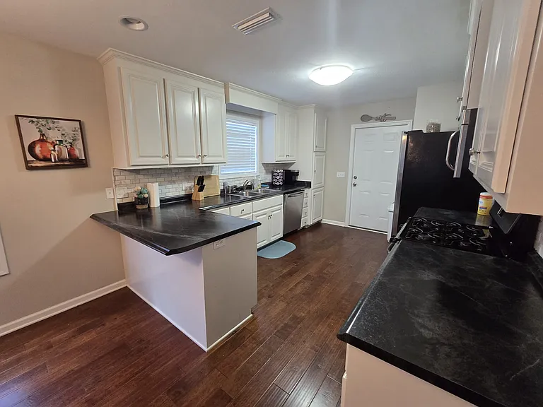304 Jasmine Cir — Photo 10