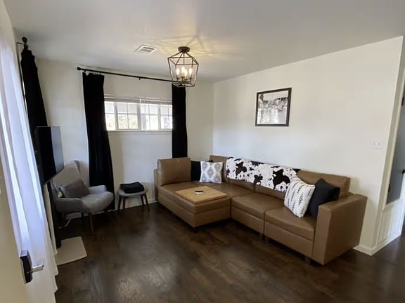 3rd image of 805 Oak St #805