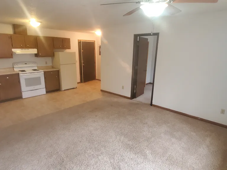 1097 Oakview Dr — Photo 1