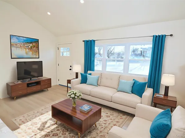 371 Oceanside Street, Islip Terrace, NY 11752