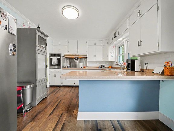 3rd image of 1201 Greenleaf Blvd