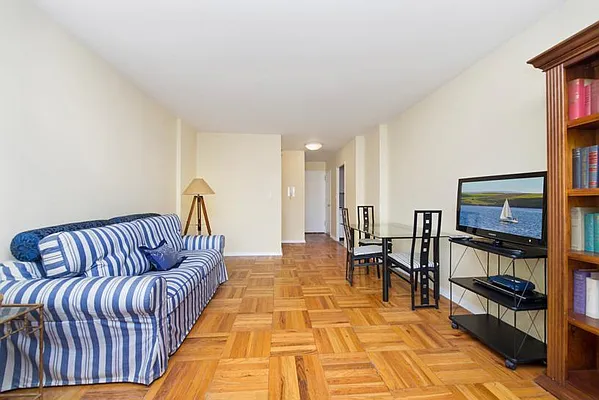 Rented by R New York | media 3