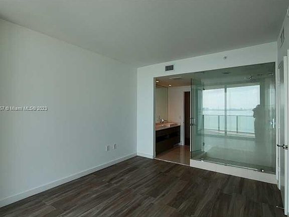 5th image of 460 NE 28th St APT 2805