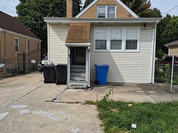 3rd image of 3423 N Odell Ave