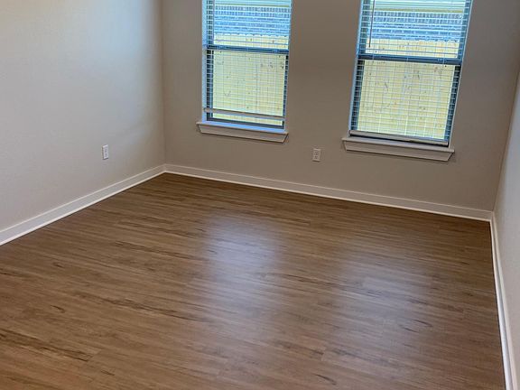 5th image of 4520 W Topeka Ave